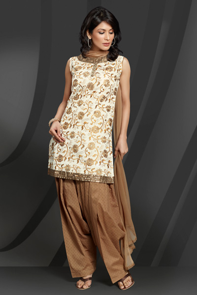 Fashion Trend 2010 Pakistan on New Salwar Kameez Trends In Pakistan Pakistani Salwar Kameez Trend  10