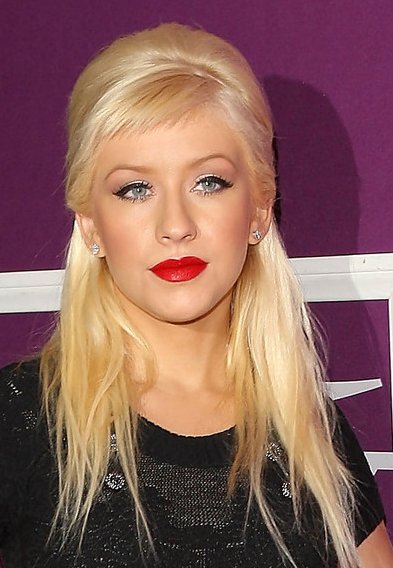 christina aguilera black hair photos. Christina Aguilera Bob