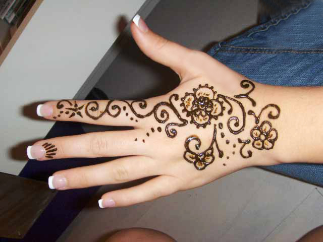 tattoos on hands for girls. You are here: Home � Fashion � Flower Mehndi Tattoos for Girls