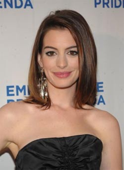 Anne Hathaway  Haircut on Anne Hathaway Trendy Hairstyles And New Photo Gallery   Yusrablog Com