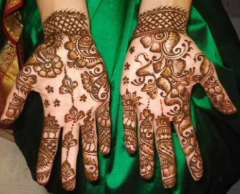 Latest Celeb Gossip on Gallery Latest Bridal Mehndi Designs 2010  11      Yusrablog Com