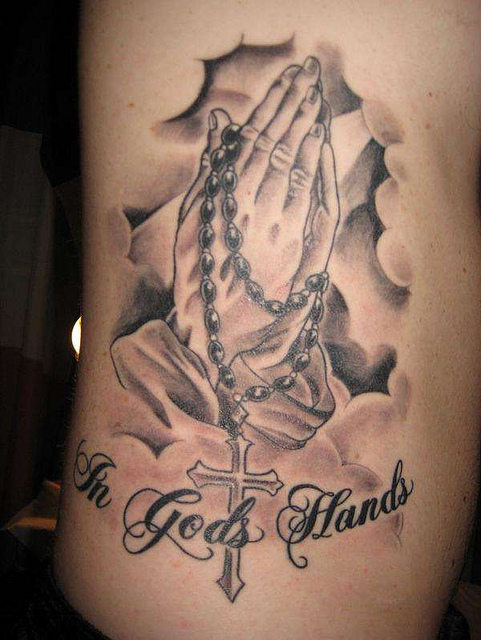 Praying Hands With Rosary Tattoo Design Picture 3