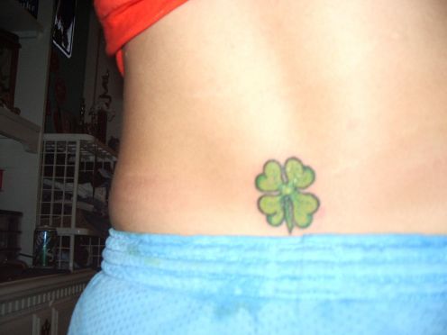 Leaf Clover Tattoos on Unique Four Leaf Clover Tattoo Designs   Yusrablog Com