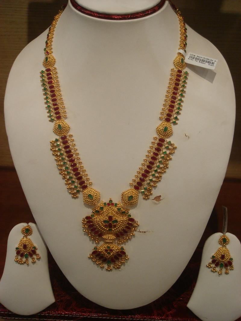 http://www.yusrablog.com/wp-content/uploads/2010/12/Great-Indian-Traditional-Jewelery-Trend-2011.jpg