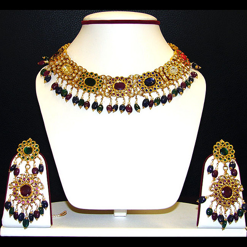 http://www.yusrablog.com/wp-content/uploads/2010/12/Indian-Jewellery-Design-for-Pakistani-Women.jpg