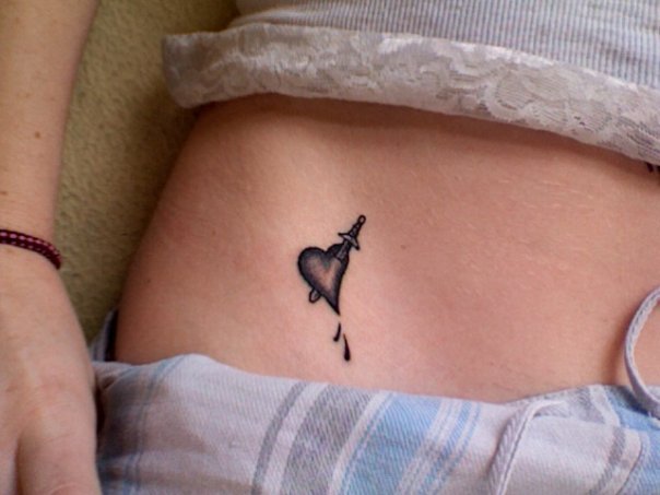 girls small tattoo