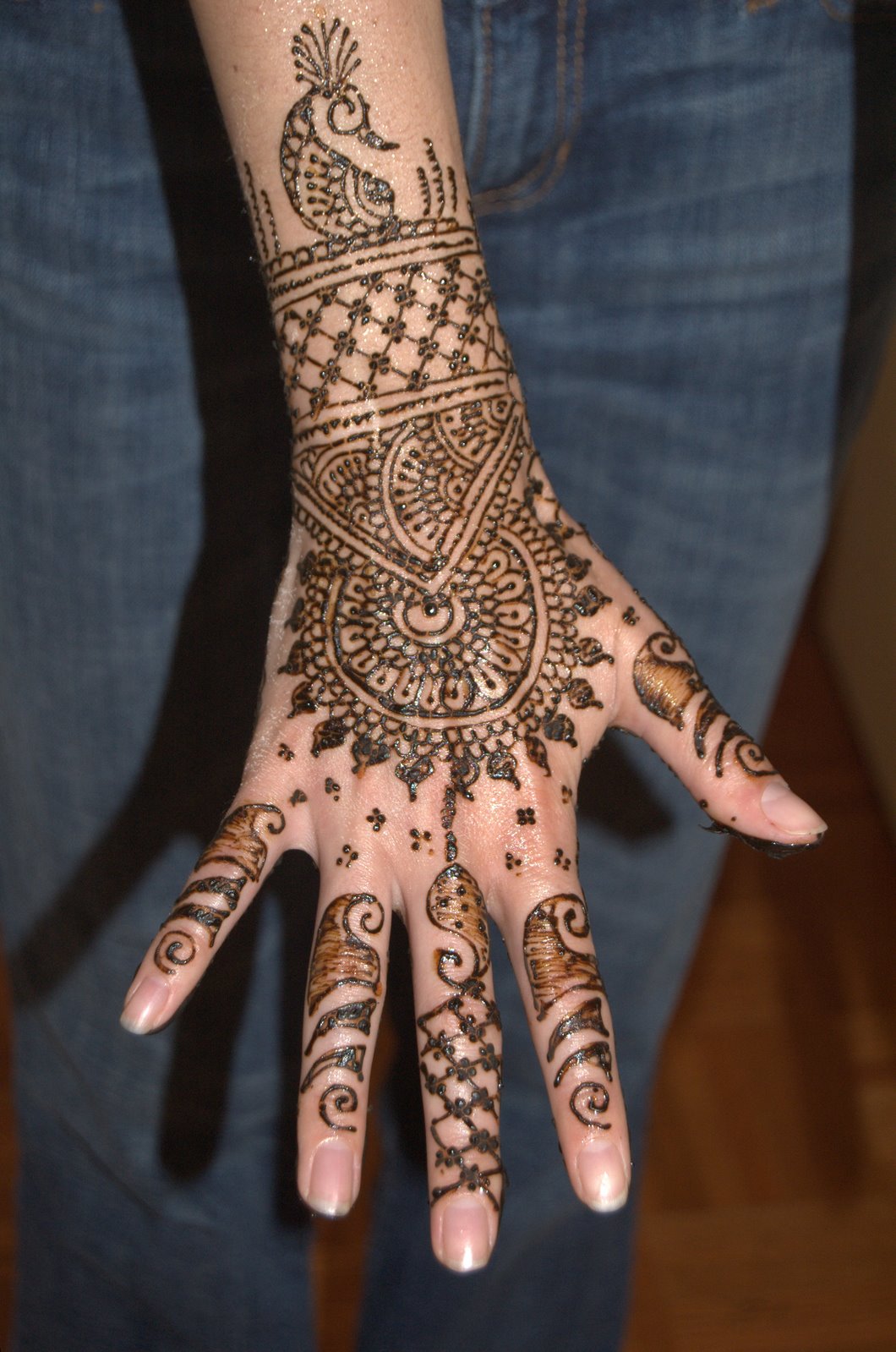 http://www.yusrablog.com/wp-content/uploads/2011/01/Beautiful-Henna-Design-for-Girls.jpg