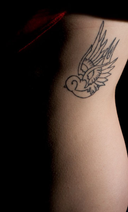 tattoo ideas for girls on ribs. Girls Sparrow Tattoo Design on Rib for 2011