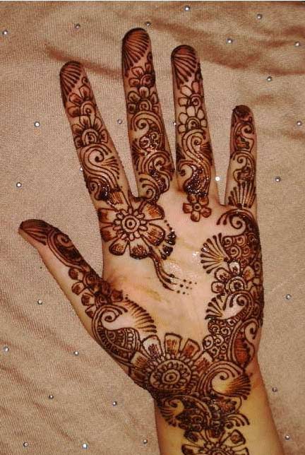 latest arabic henna designs 2011. Latest Arabic Mehndi Designs Picture 2011