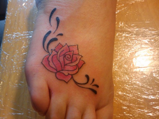 rose tattoos on wrist for girls. Rose Tattoo Art on Foot for Teenager Girls 2011