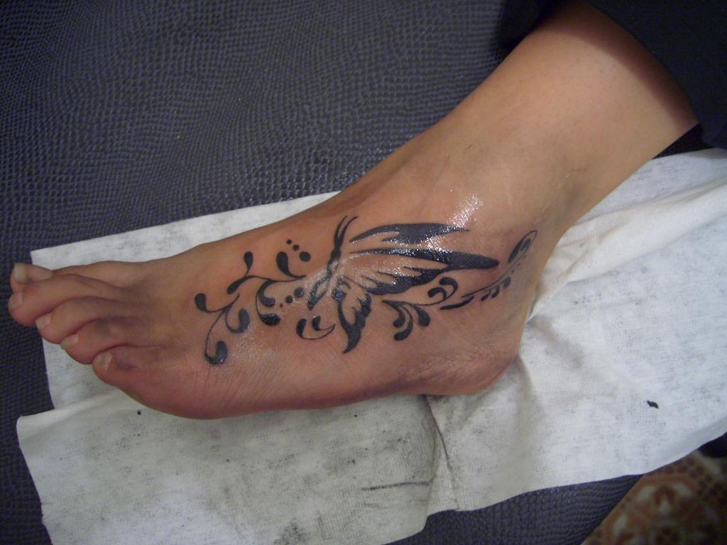 Seeable Foot Tattoo For Young