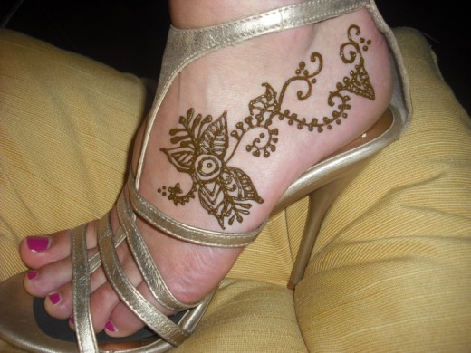 Simple Foot Henna Design for Girls 2016