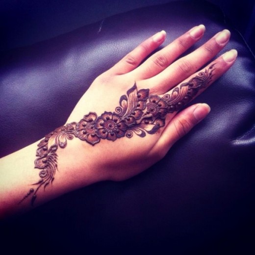Simple Mehndi Designs of 2016 for Women