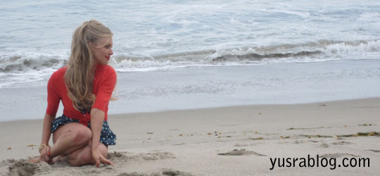 Beach Babe – Amanda Seyfried Teen Vogue June July 2010