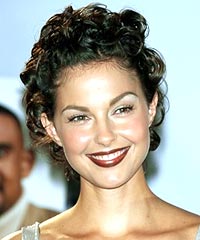 Ashley Judd Unique Short Pixie Haircuts - YusraBlog.com