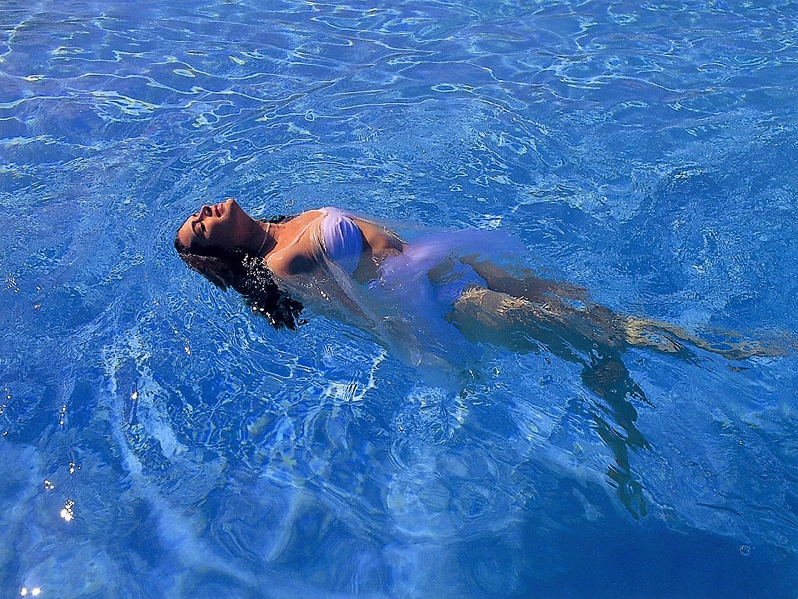 Brooke Shields Bathing Swimsuit - YusraBlog.com Brooke Shields Bathing Swimsuit - YusraBlog.com