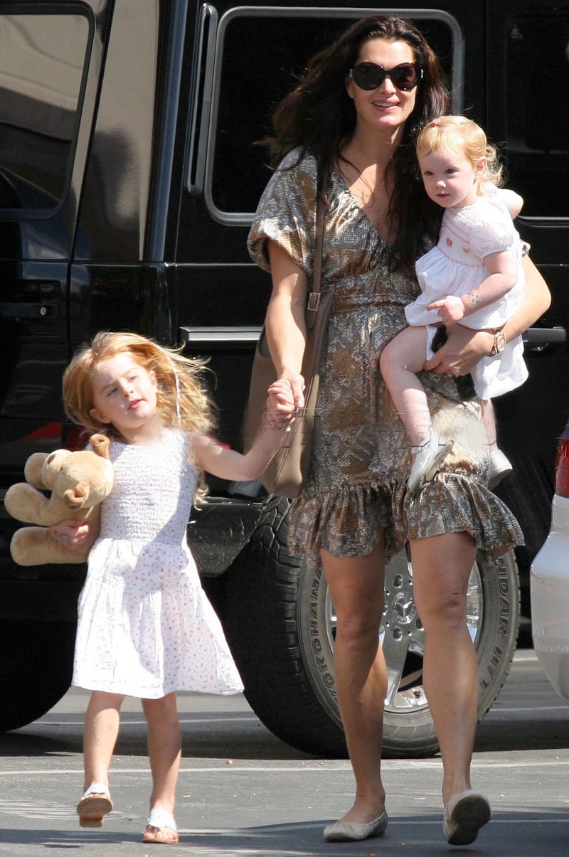 Brooke Shields Daughters Rowan n Grier - YusraBlog.com