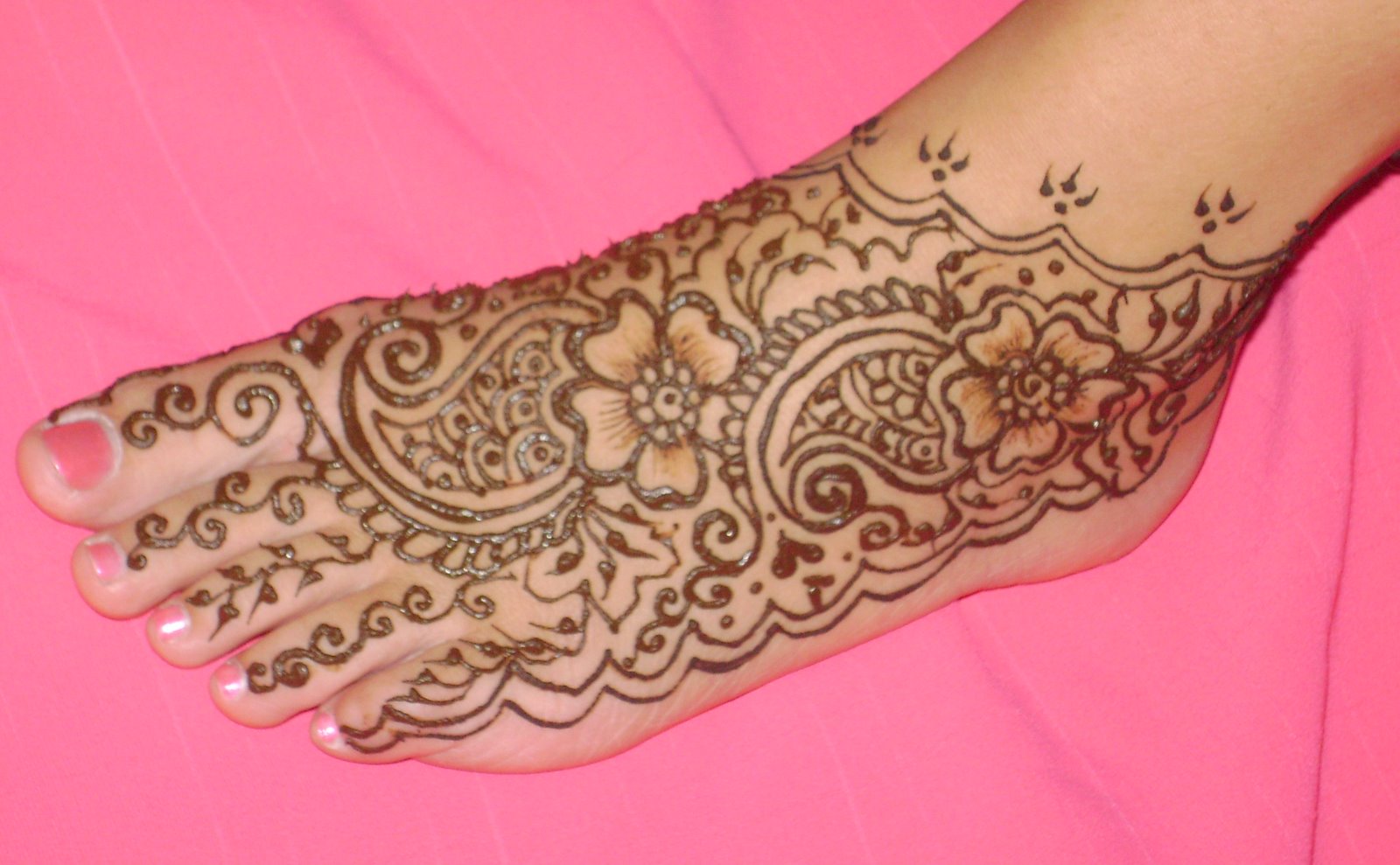 The Henna Tattoos People (The Mehendi /Mehndi Art)