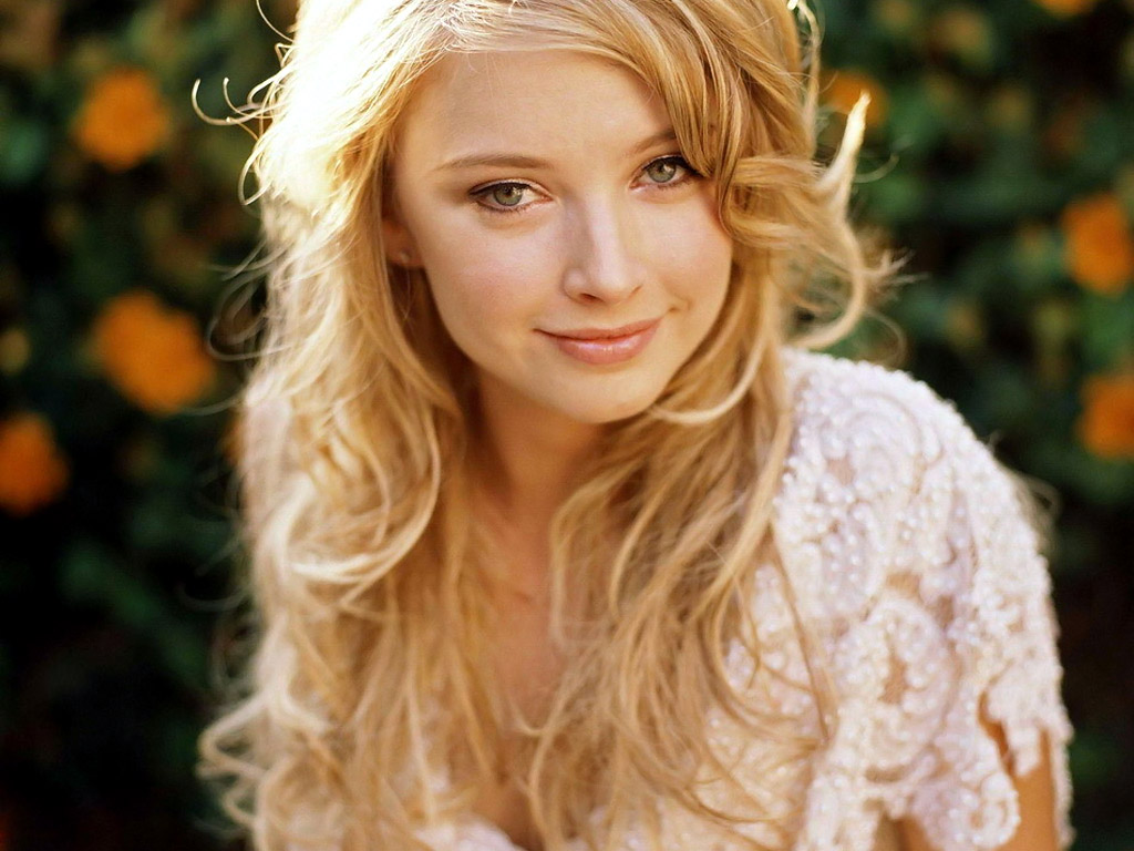 20 Fantastic Pictures of Actress Elisabeth Harnois